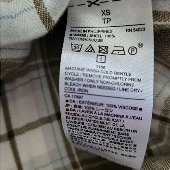 3/$15 Banana Republic Factory Soft Plaid Flannel Shirt Size XS - Picture 4 of 6